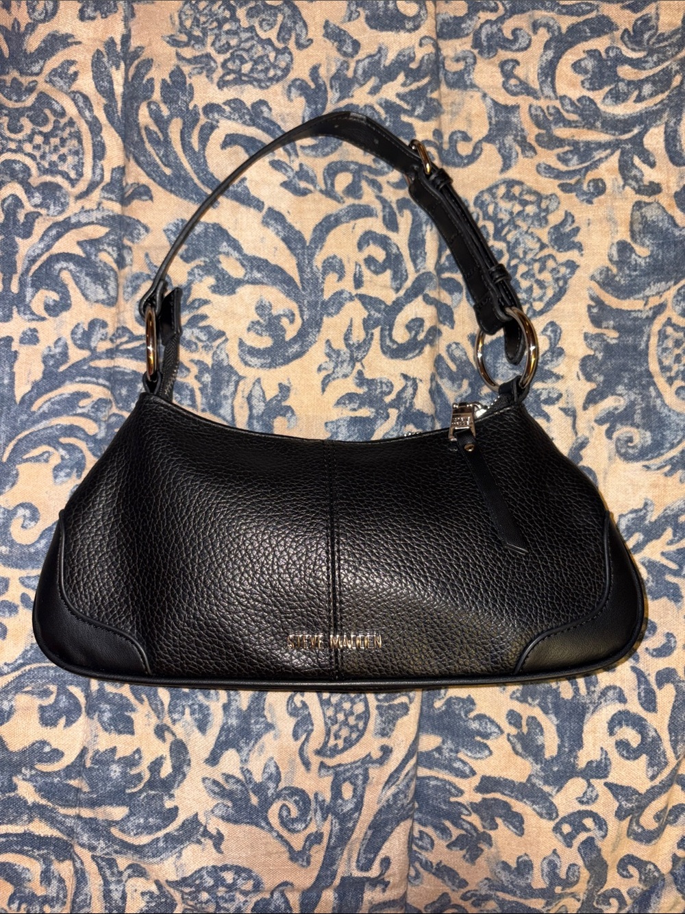 Y2K Steve Madden Black Pebbled Leather Shoulder Bag with silver hardware
